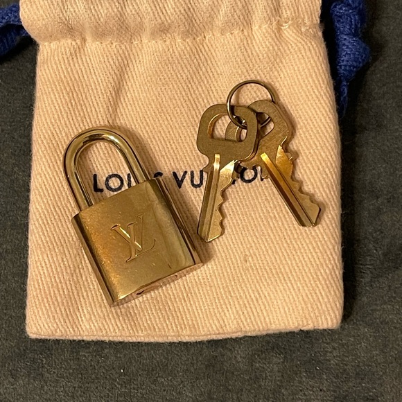 Louis Vuitton Padlock and Key π π― authentic #322